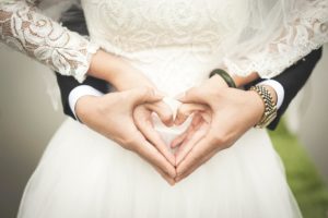 SE marier est un choix important et il est parfois nécessaire de faire un contrat de mariage pour se protéger