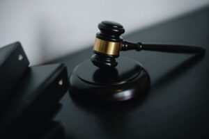 Les huissiers de justice ont l’obligation de faire preuve de précision dans la rédaction des actes de justice. Il s’agit d’une norme légale très importante.